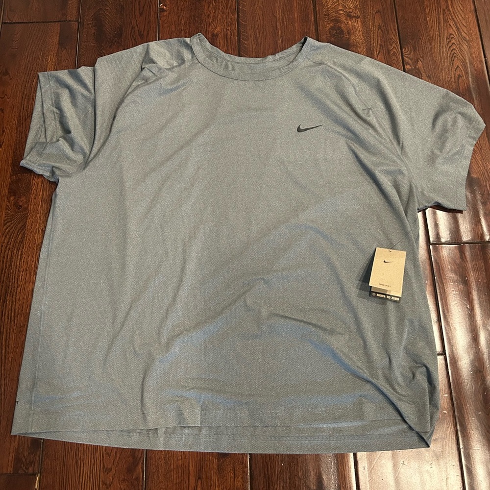 Nike Men's Heather Gray Short Sleeve Tee